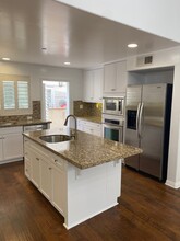 7403 S Sepulveda Blvd, Unit Villa Allegra Townhome in Los Angeles, CA - Building Photo - Building Photo