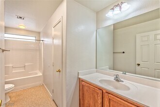 3958 Blushing Hearts Rd in Las Vegas, NV - Building Photo - Building Photo
