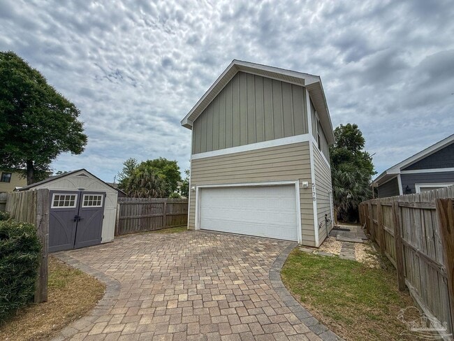property at 517 W Wright St