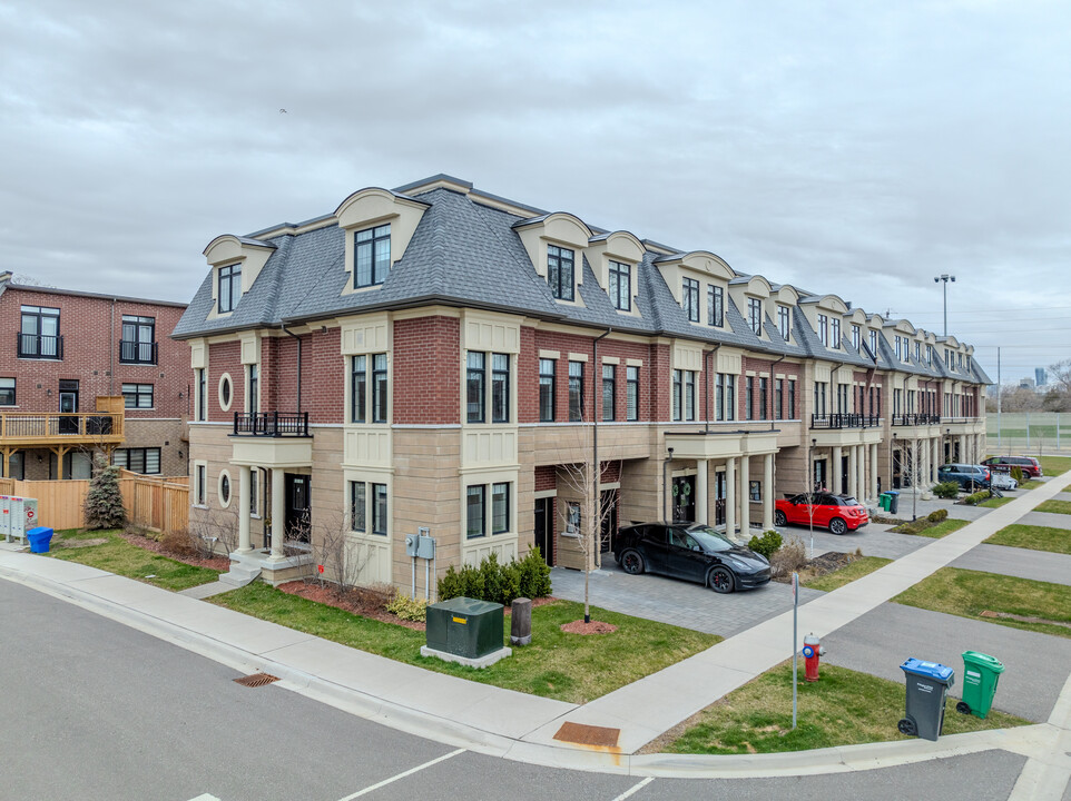 Vellore Crescent Towns in Mississauga, ON - Building Photo