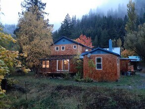 19804 S Latour Creek Rd in Cataldo, ID - Building Photo - Building Photo