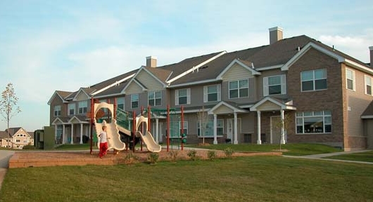 Maple Lakes Townhomes in Osseo, MN - Building Photo - Building Photo