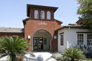 Vista Imperio Apartments in Riverside, CA - Foto de edificio - Building Photo