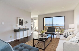 2 Admiral Dr in Emeryville, CA - Building Photo - Building Photo