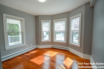 27 Ransom Rd, Unit 2 in Boston, MA - Foto de edificio - Building Photo