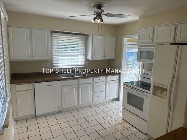 928 19th St in West Des Moines, IA - Building Photo - Building Photo