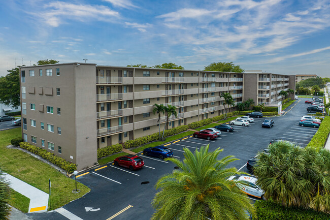 Hillcrest No 2 in Hollywood, FL - Foto de edificio - Building Photo