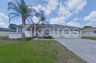 9275 Butler Blvd in Spring Hill, FL - Building Photo