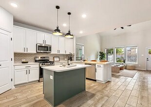 1707 Lawnside Rd in San Antonio, TX - Foto de edificio - Building Photo