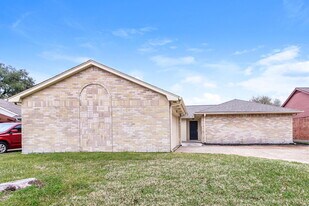 9938 Shell Rock Rd in La Porte, TX - Building Photo