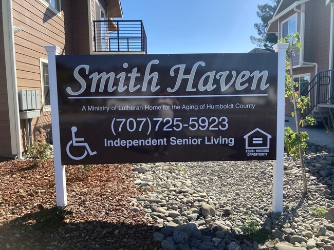 2052 Smith Ln, Unit C
