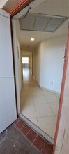842 NE 209th St in Miami, FL - Foto de edificio - Building Photo