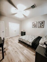 1026 Clinton Park St in Houston, TX - Building Photo - Building Photo