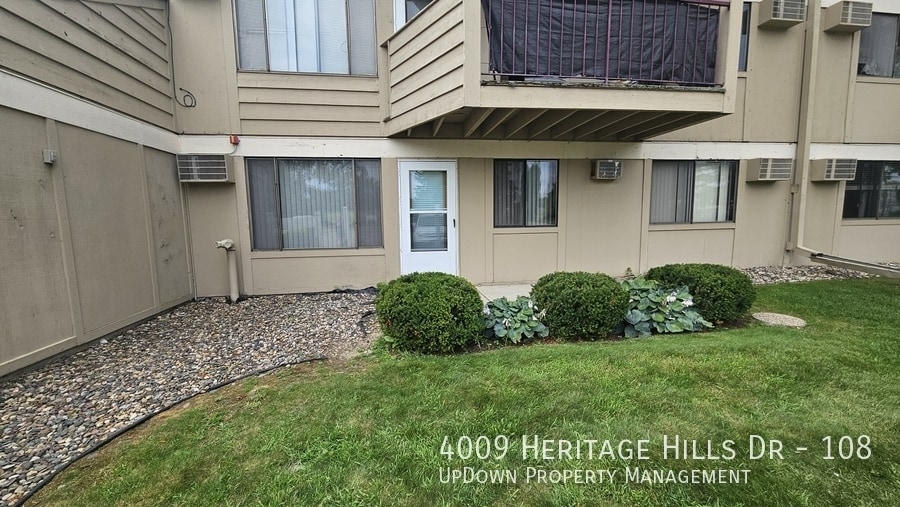 4009 Heritage Hills Dr in Bloomington, MN - Building Photo