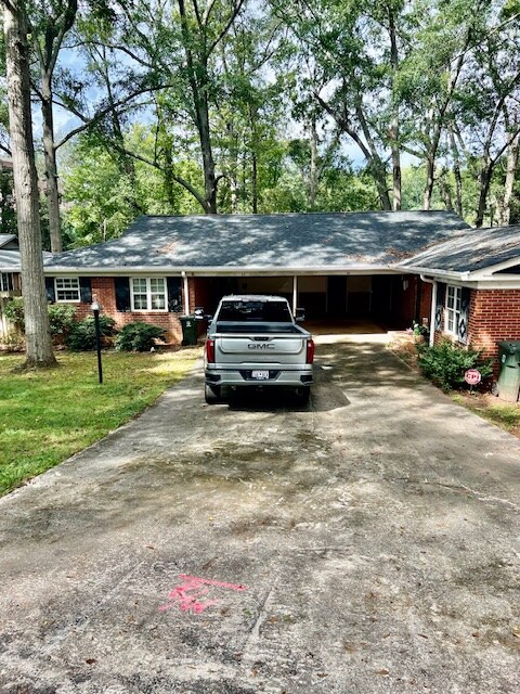 34 Knoxbury Terrace in Greenville, SC - Foto de edificio