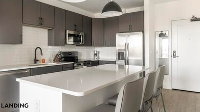 1007 S Mint St, Unit 814 in Charlotte, NC - Building Photo - Building Photo