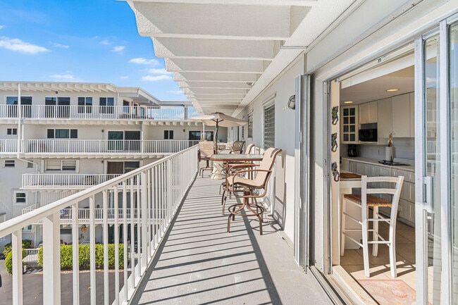 3500 S Ocean Blvd in Palm Beach, FL - Foto de edificio - Building Photo