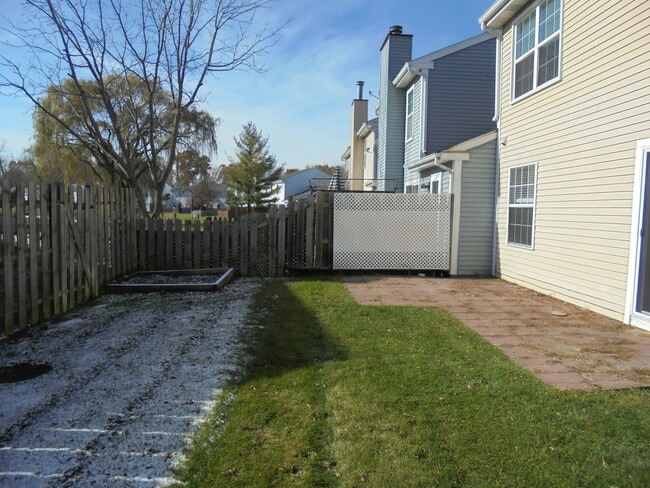 3335 Southport Dr in Island Lake, IL - Building Photo - Building Photo