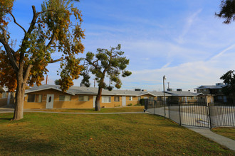 Courtyard Terrace in Taft, CA - Building Photo - Building Photo