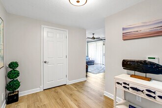 16100 W Bay Dr in Jupiter, FL - Foto de edificio - Building Photo