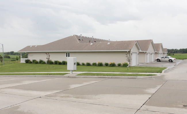 SKY MASTERS RETIREMENT VILLAS in Papillion, NE - Foto de edificio - Building Photo