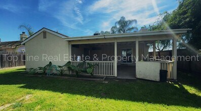 2008 E Douglas Ave in Visalia, CA - Building Photo - Building Photo