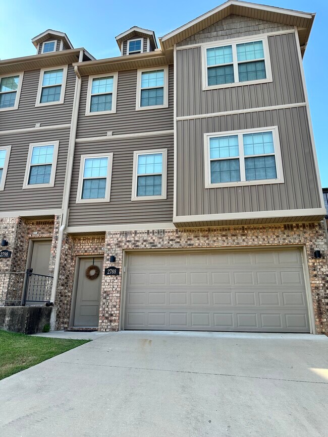 2788 W Cottonwillow Way in Fayetteville, AR - Building Photo - Building Photo