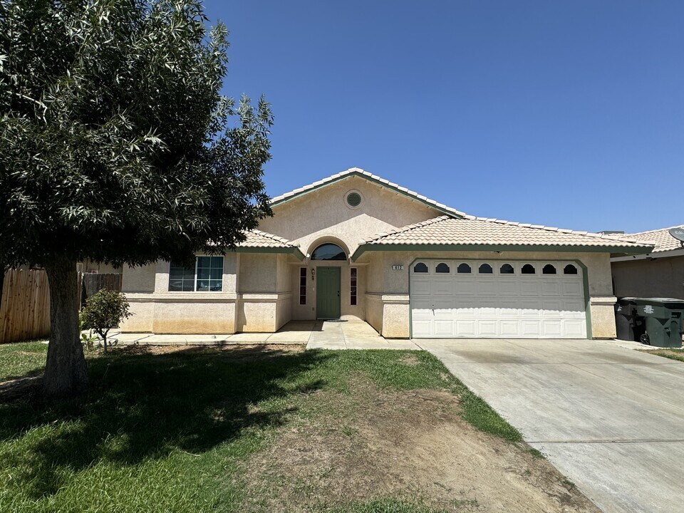 612 Calle Orlando in Arvin, CA - Building Photo