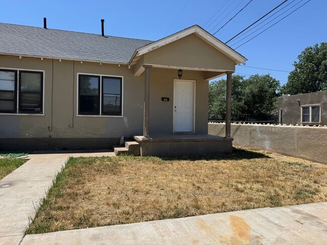 property at 304 W Albuquerque St