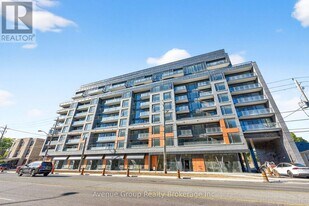 700 Sheppard Ave W in Toronto, ON - Building Photo