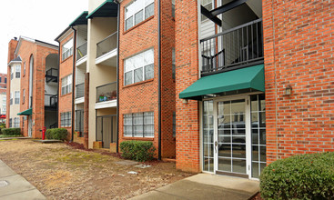 Carriage Court in Birmingham, AL - Building Photo - Building Photo