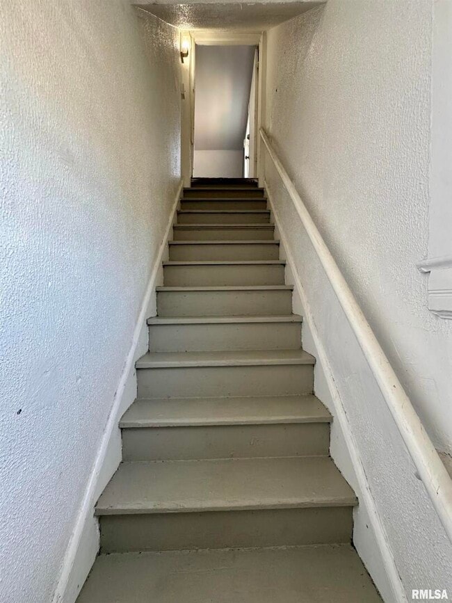 201 S Howell St in Davenport, IA - Building Photo - Building Photo