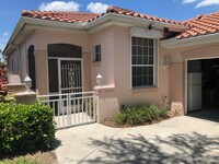 9151 Las Maderas Dr in Bonita Springs, FL - Foto de edificio - Building Photo