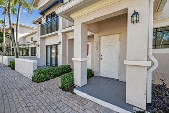 2804 Sarento Pl in Palm Beach Gardens, FL - Building Photo - Building Photo