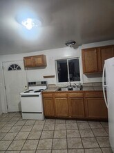 701 Litchfield St, Unit 4 in Bay City, MI - Foto de edificio - Building Photo