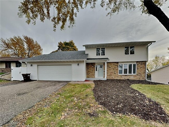 property at 8525 Ivywood Ave S