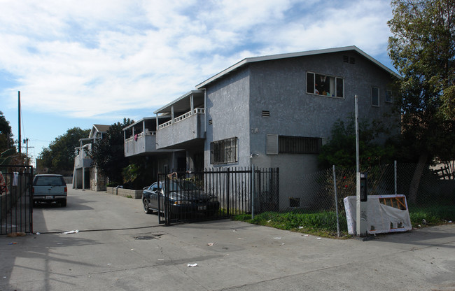 716 E Vernon Ave in Los Angeles, CA - Building Photo - Building Photo