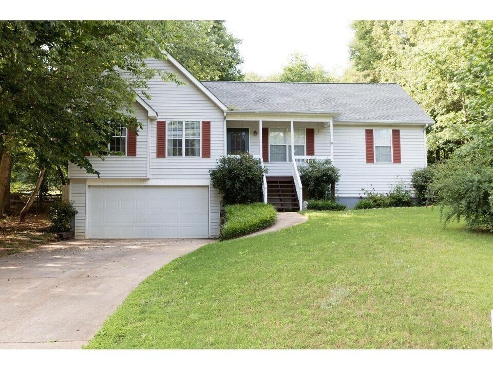 1995 Holly Cove Rd in Cumming, GA - Building Photo