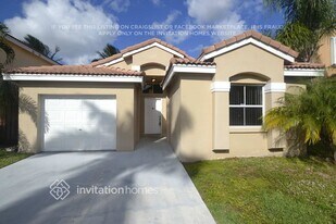 7487 Viscaya Cir in Margate, FL - Building Photo