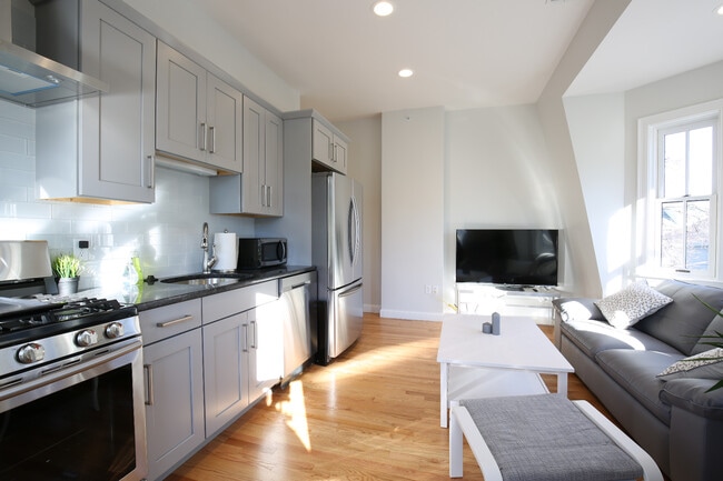 20 George St, Unit 2 in Somerville, MA - Building Photo - Building Photo