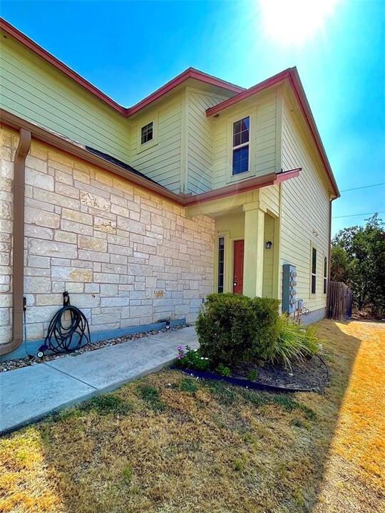 2410 Great Oaks Dr in Round Rock, TX - Building Photo