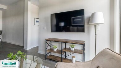 825 Usener St in Houston, TX - Foto de edificio - Building Photo