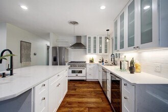 2015 Eaton Ln in Austin, TX - Building Photo - Building Photo