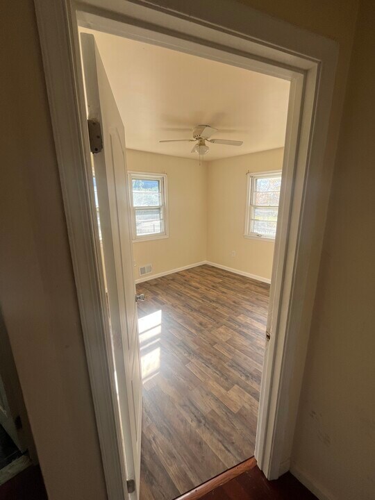 5800 Roanoke Ave in Riverdale, MD - Building Photo