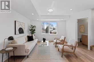 15 Acorn Ave in Toronto, ON - Building Photo - Building Photo