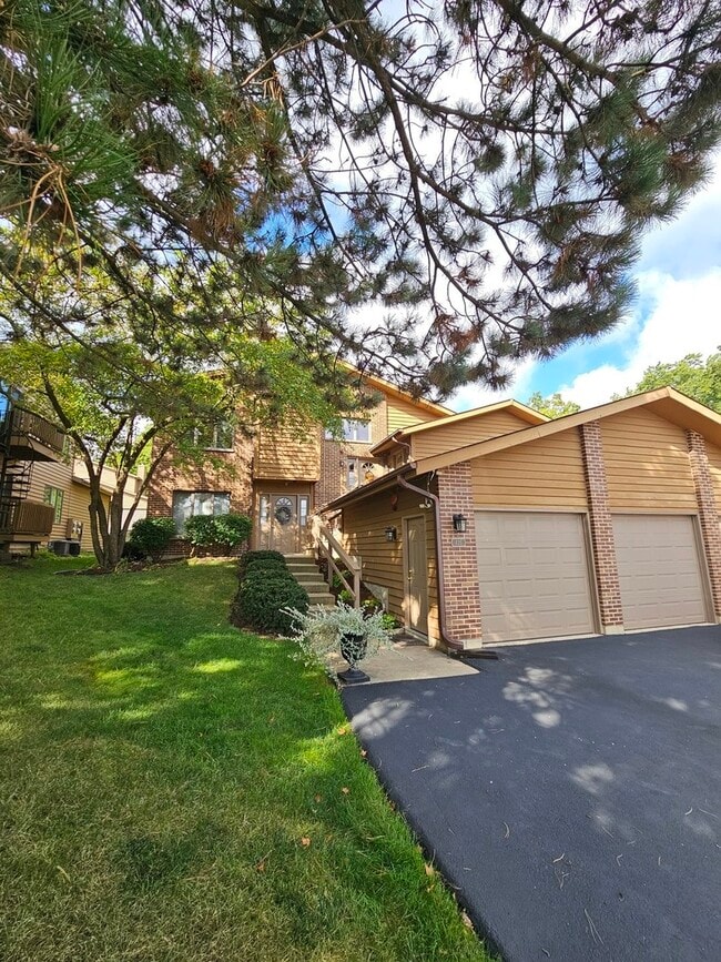 property at 425 S 3rd St