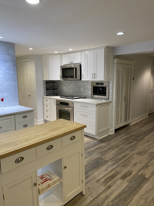 76 Golden Hill St in Trumbull, CT - Building Photo - Building Photo