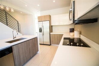 2465 NE 135th St in North Miami, FL - Building Photo - Building Photo
