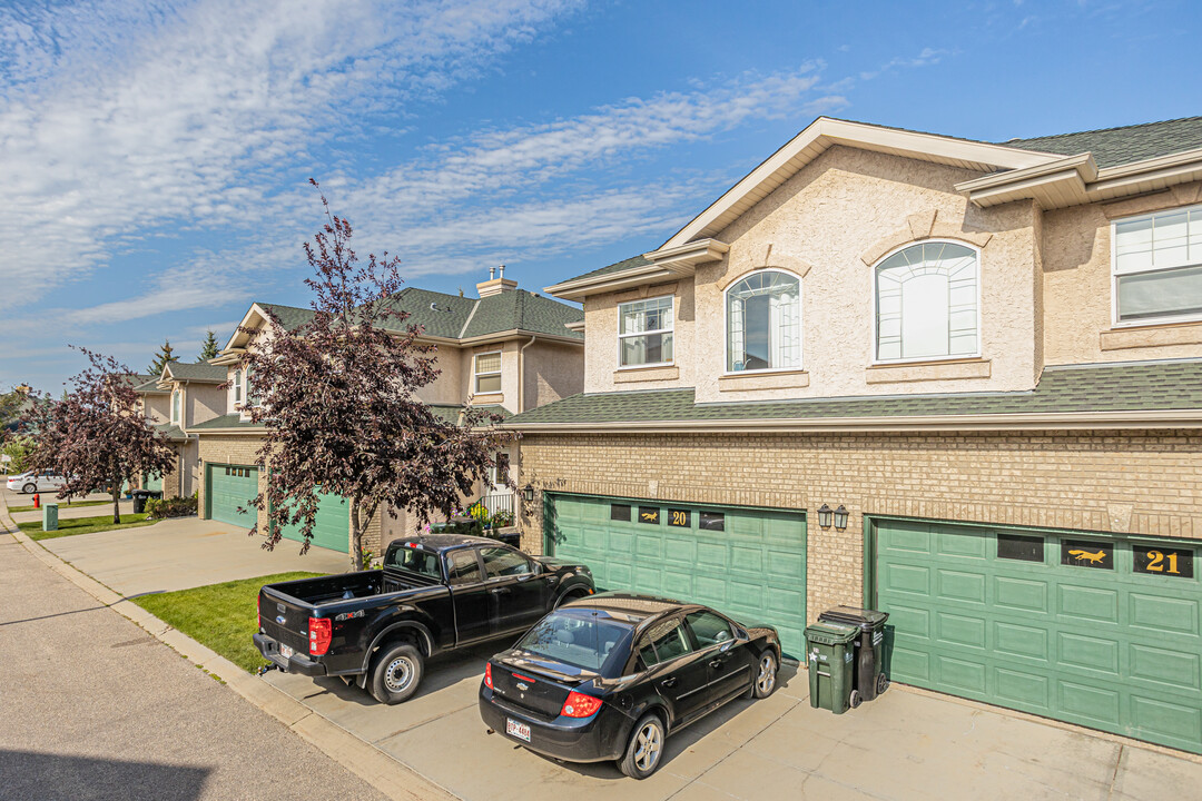 Foxhaven Shores in Sherwood Park, AB - Building Photo