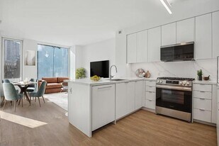 41-46-46 27th St in Queens, NY - Building Photo